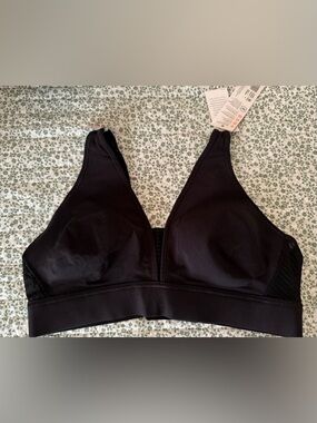 Jockey Forever Fit V-Neck Lightly Lined Cup Bra in Black - Size Large